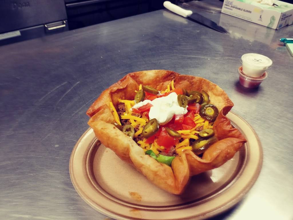 The Lake House | restaurant | 2822 N Center St, Maryville, IL 62062, USA | 6182882200 OR +1 618-288-2200