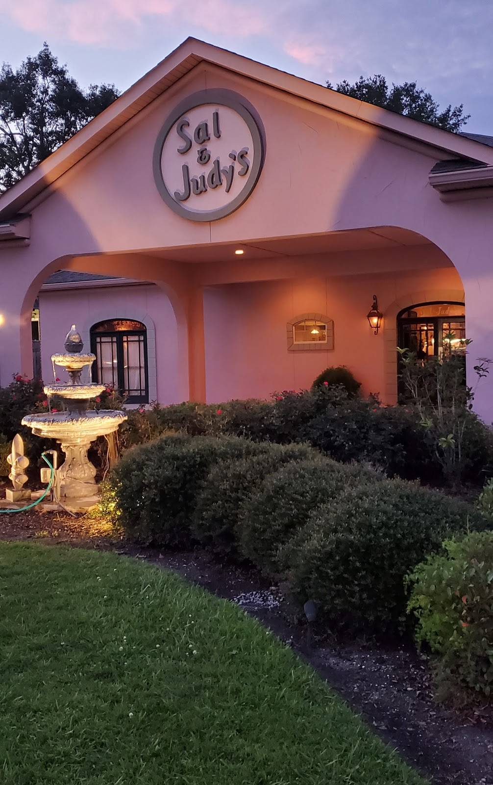 Sal & Judys | restaurant | 27491 U.S. Hwy 190, Lacombe, LA 70445, USA | 9858829443 OR +1 985-882-9443