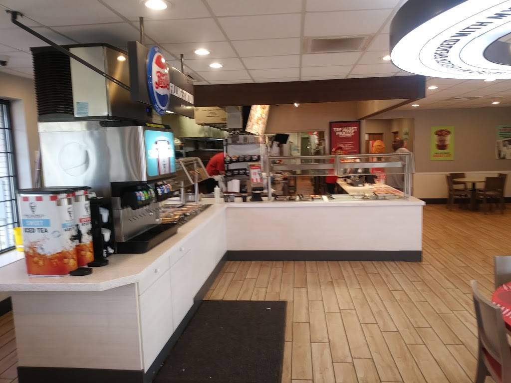 KFC | restaurant | 7604 IN-60, Sellersburg, IN 47172, USA | 8122463314 OR +1 812-246-3314