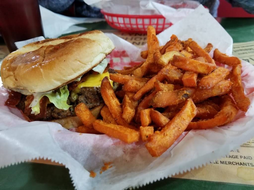 Soda Pop Junction | restaurant | 141 Mill St, Lynnville, TN 38472, USA | 9315270007 OR +1 931-527-0007