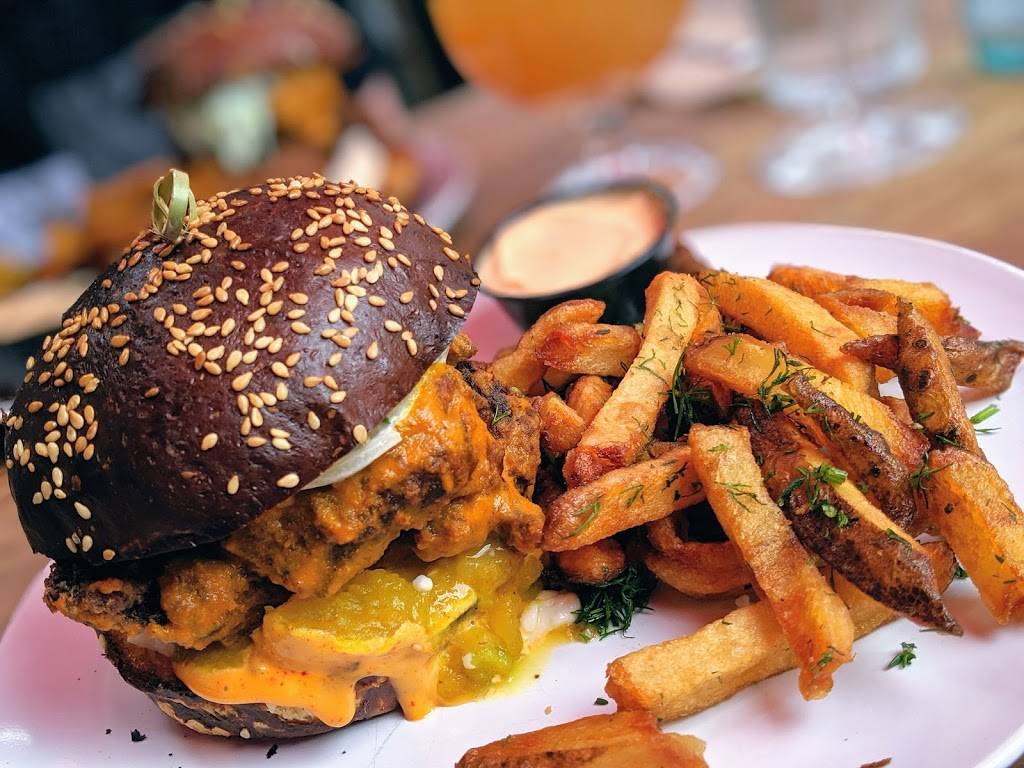 Leclandestin Restaurant | restaurant | 45 Rue Laval, Gatineau, QC J8X 3G8, Canada | 8199219727 OR +1 819-921-9727