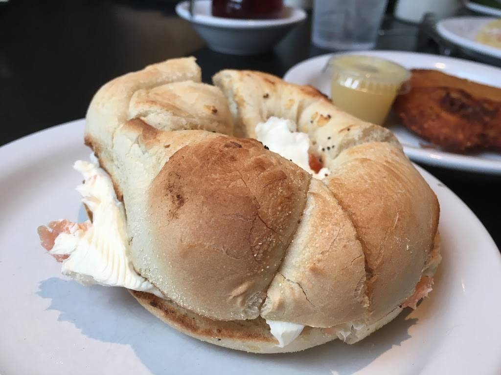 Bubbys NY Style Delicatessen | restaurant | 241 Hanover St, Portsmouth, NH 03801, USA | 6033738981 OR +1 603-373-8981