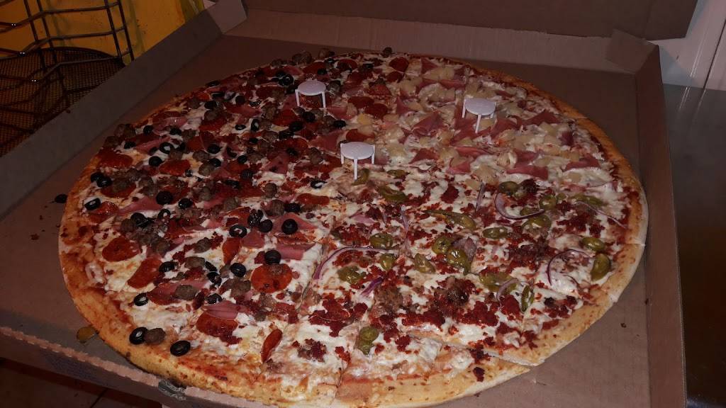 Xtreme Pizza | restaurant | Calle del Agricola 11, Villa del Campo, 22254 Tijuana, B.C., Mexico | 016648641932 OR +52 664 864 1932