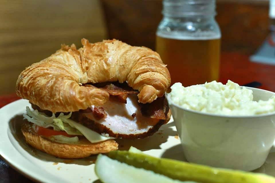 Brads Bar B Q | restaurant | 2845 Bartlett Rd, Memphis, TN 38134, USA | 9013736326 OR +1 901-373-6326