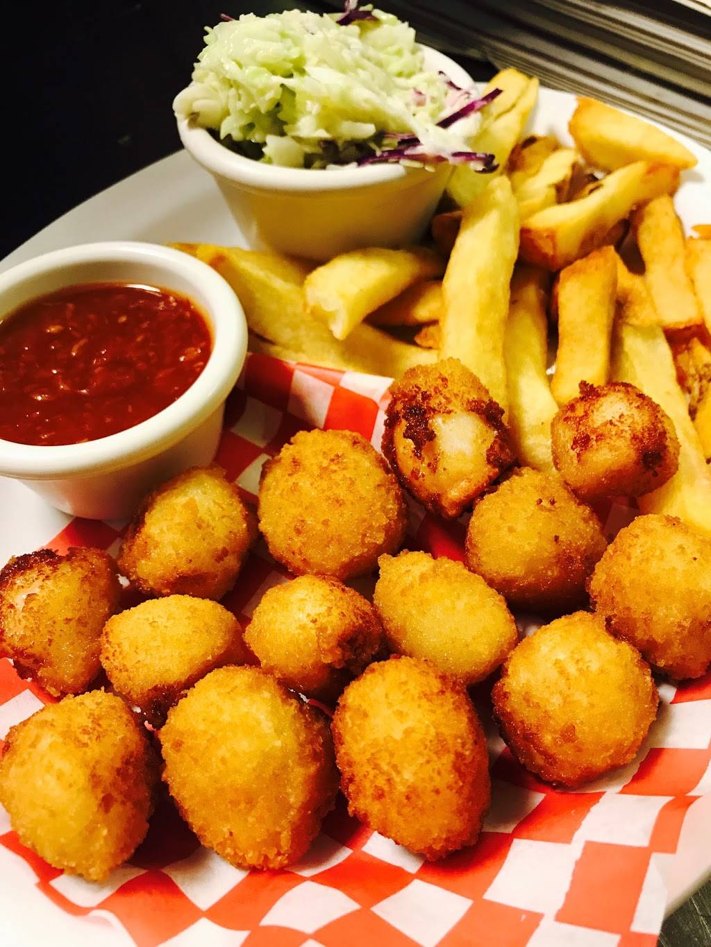 Golden Fish and Chips | restaurant | 200 Kortright Rd W, Guelph, ON N1G 4X8, Canada | 5192658833 OR +1 519-265-8833