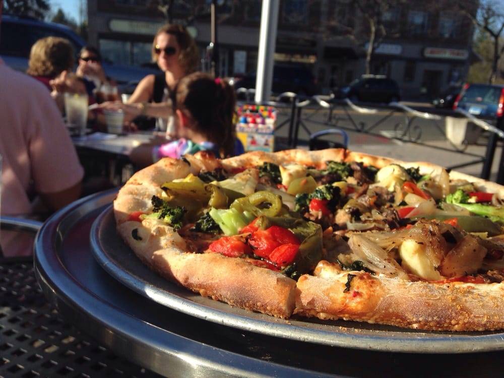 Luna Pizza - West Hartford | restaurant | 999 Farmington Ave, West Hartford, CT 06107, USA | 8602330326 OR +1 860-233-0326