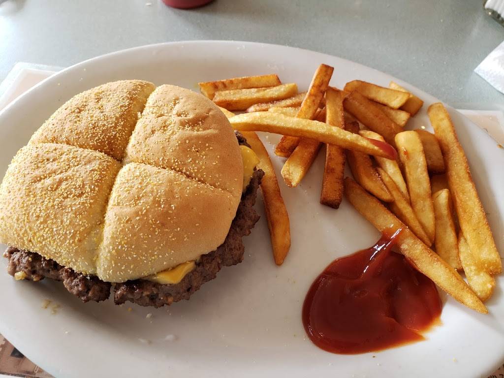 Station Restaurant | restaurant | 1350 Pelletier St, Windsor, ON N9B 1R8, Canada | 5192549135 OR +1 519-254-9135