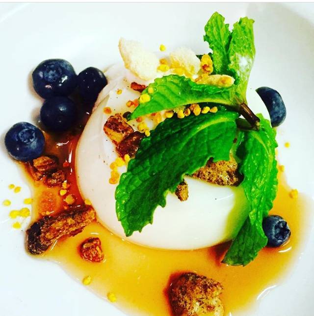 The Pasta Tree Restaurant & Wine Bar | restaurant | 1503 N Farwell Ave, Milwaukee, WI 53202, USA | 4142768867 OR +1 414-276-8867