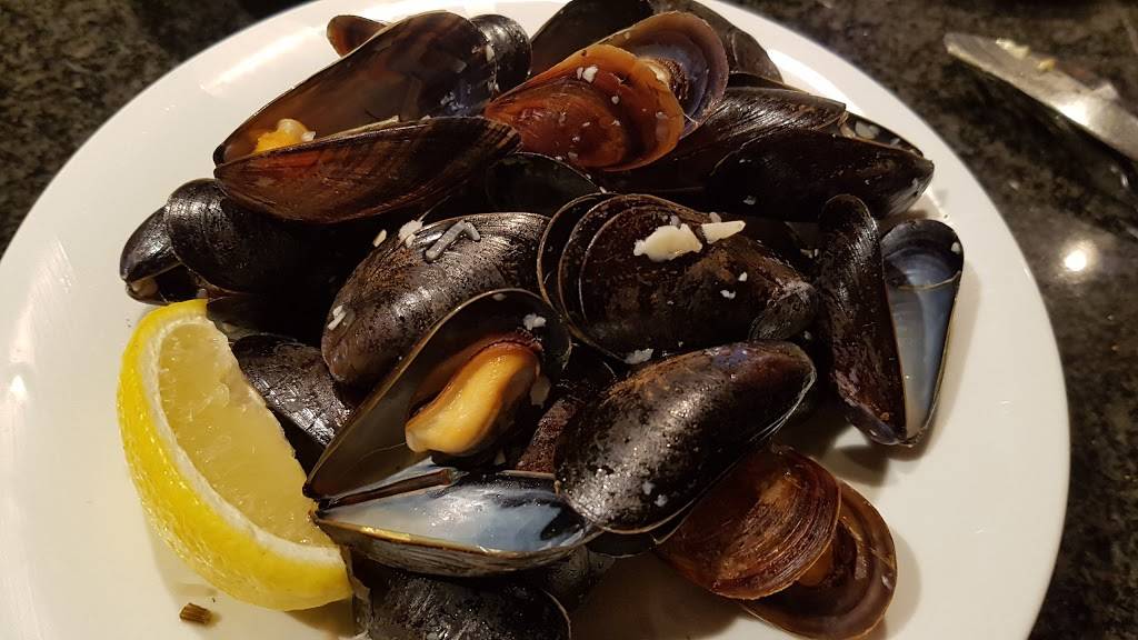 Rodney’s Oyster House | restaurant | 469 King St W, Toronto, ON M5V 1K4, Canada | 4163638105 OR +1 416-363-8105