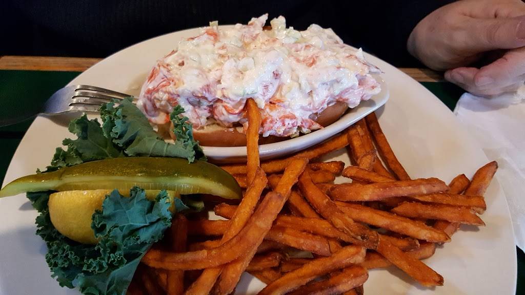 Barbyanns Restaurant | restaurant | 120 Airport Rd, Hyannis, MA 02601, USA | 5087759795 OR +1 508-775-9795