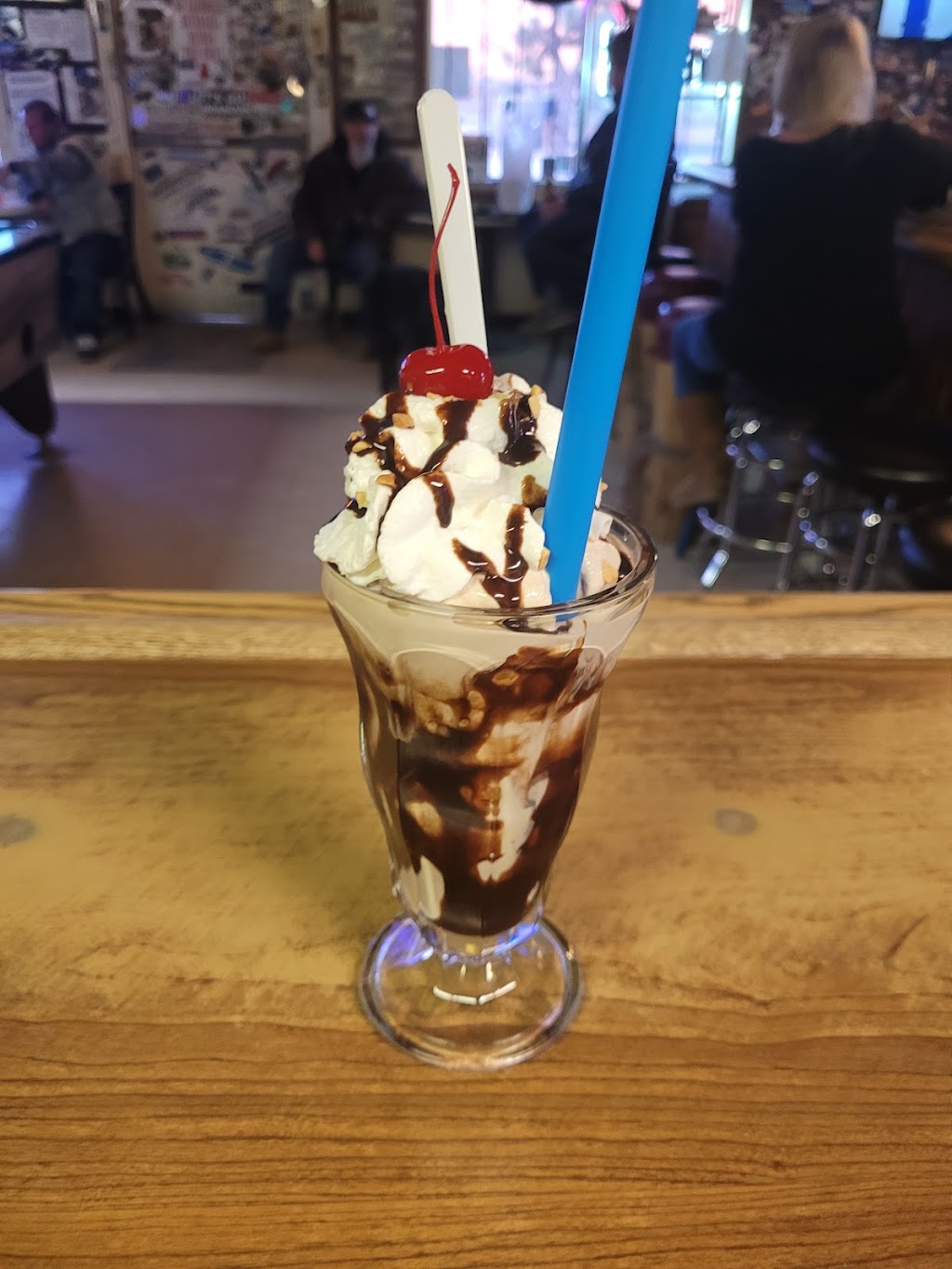 Joshua Inn Bar & Deli | restaurant | 6224 Arrowhead Lake Rd, Hesperia, CA 92345, USA | 7602446540 OR +1 760-244-6540