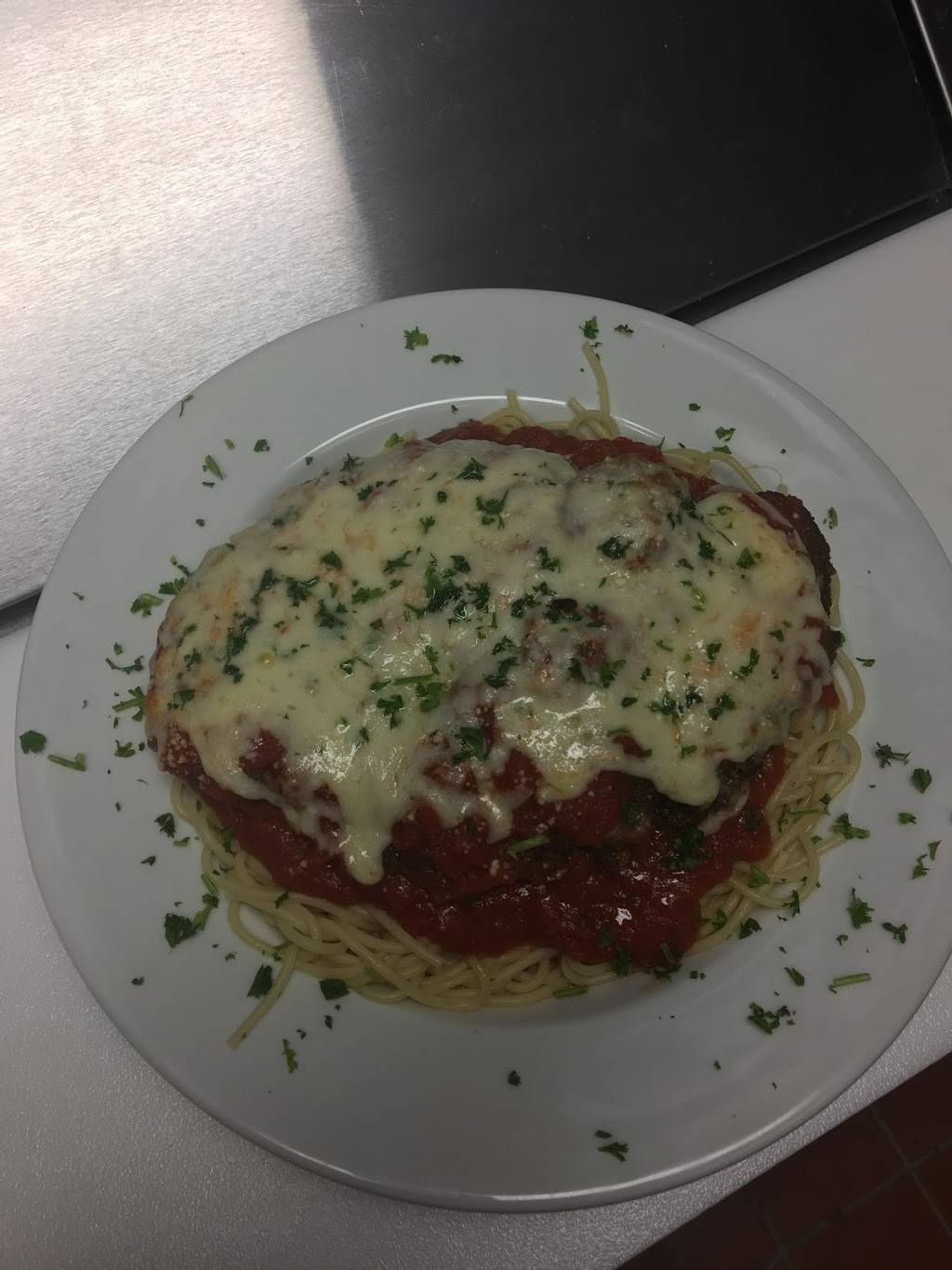 Debbie’s Pizzeria | restaurant | 974 Main St, Worcester, MA 01603, USA | 5089268175 OR +1 508-926-8175