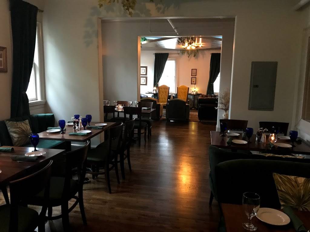 Finn’s Irish Restaurant & Tavern | restaurant | 9000 Kingston Pike, Knoxville, TN 37923, USA | 8653570894 OR +1 865-357-0894