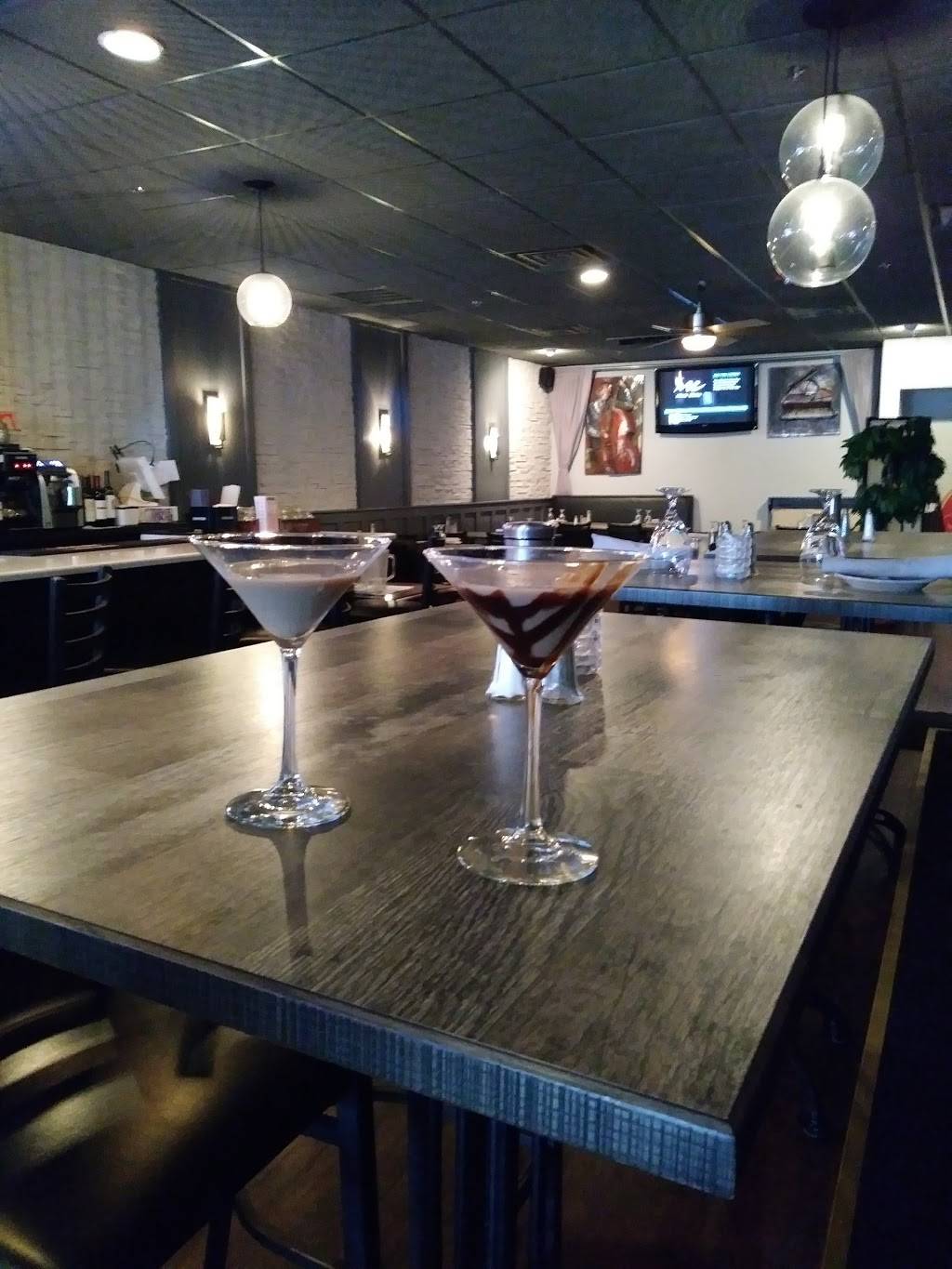 Martinis Bar & Grill | restaurant | 50 Court St, Plymouth, MA 02360, USA | 7747739782 OR +1 774-773-9782