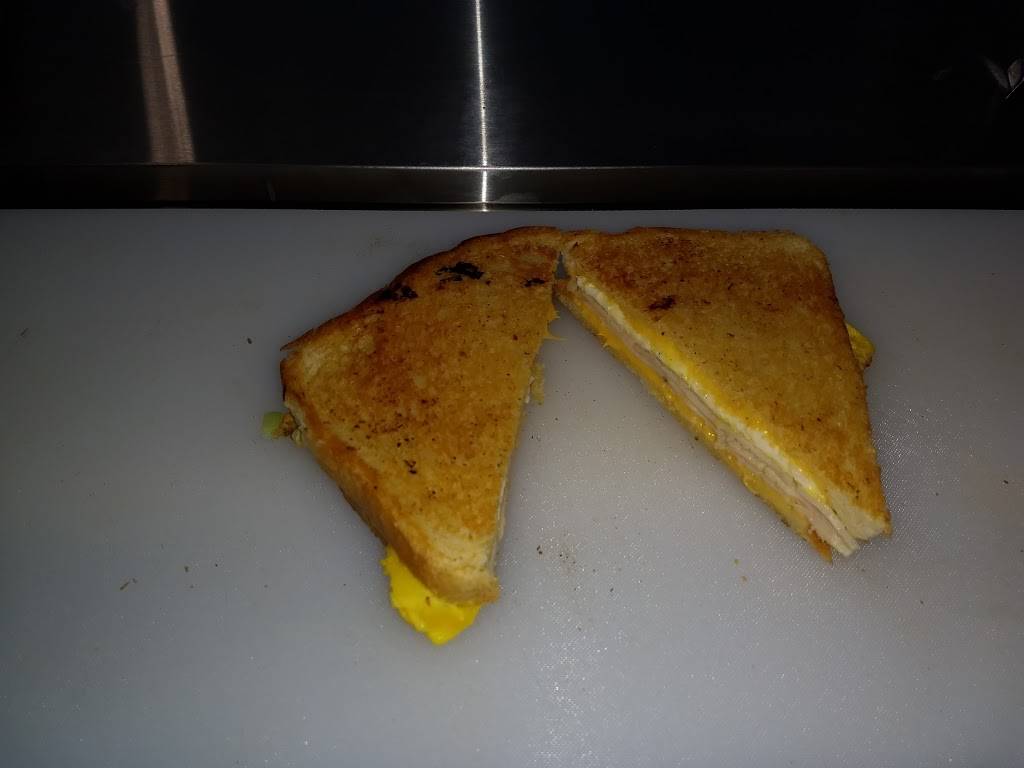 Mikes pit stop | restaurant | 330 E Center St, Coloma, MI 49038, USA | 2694686022 OR +1 269-468-6022