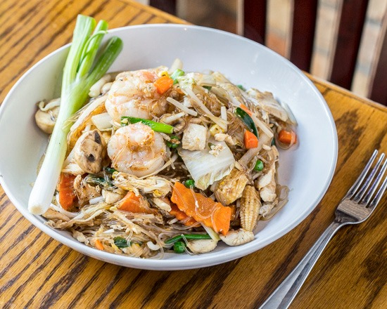 Yummy Thai | restaurant | 1418 W Taylor St, Chicago, IL 60607, USA | 3126330003 OR +1 312-633-0003