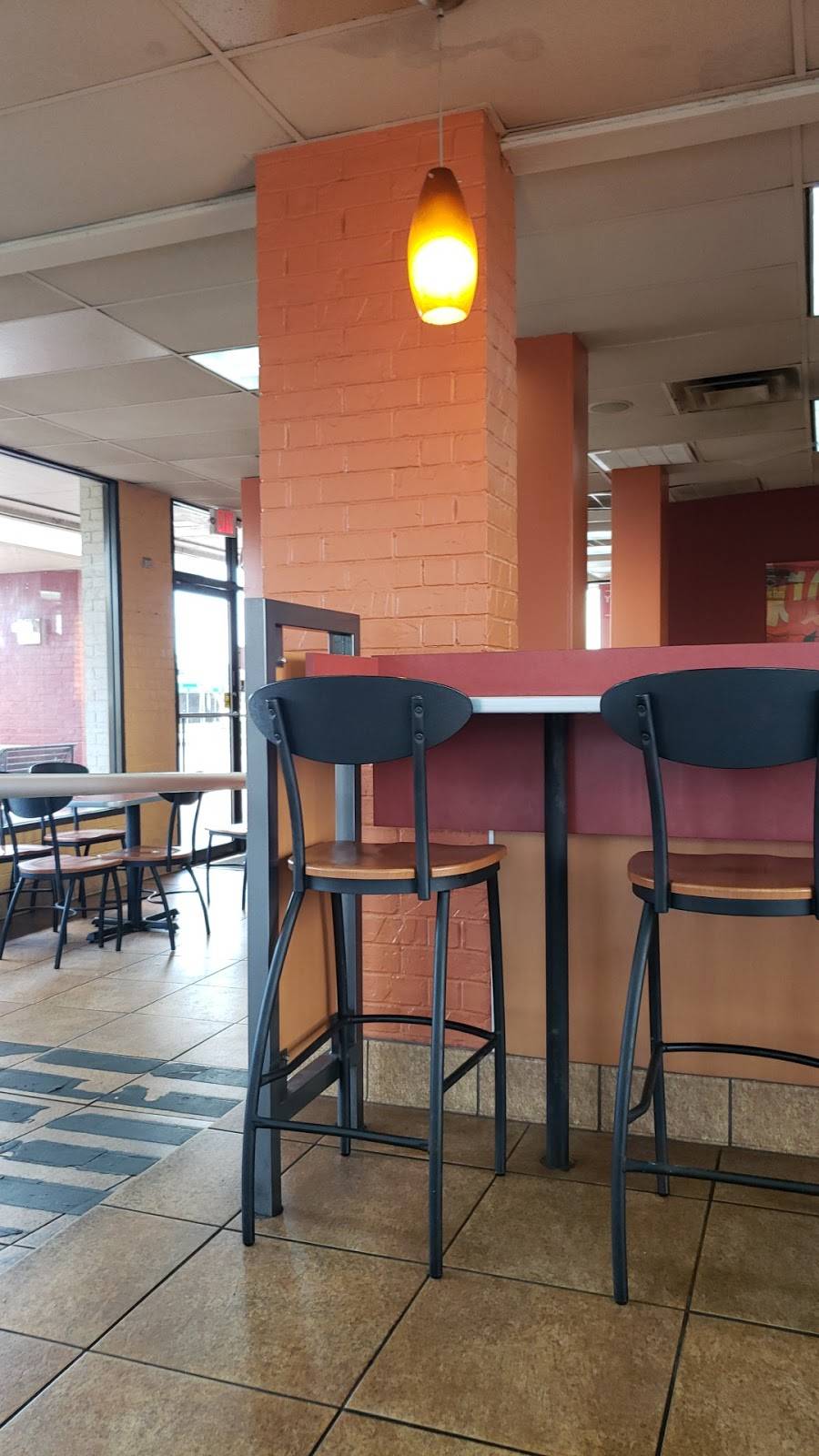 Jack in the Box | restaurant | 1260 S Seguin Ave, New Braunfels, TX 78130, USA | 8306080240 OR +1 830-608-0240