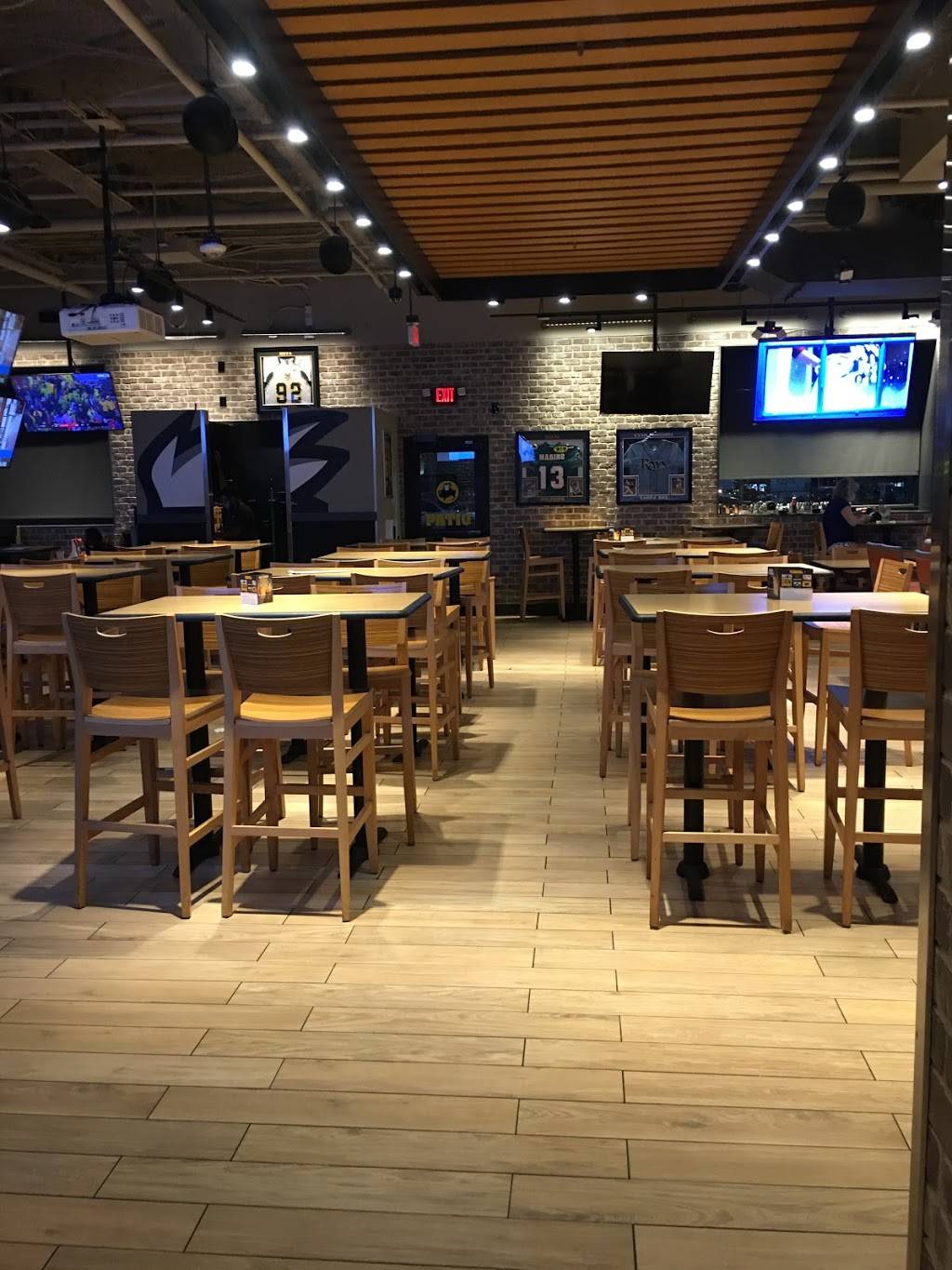 Buffalo Wild Wings | meal takeaway | 8000 W Broward Blvd, Plantation, FL 33388, USA | 9543700194 OR +1 954-370-0194