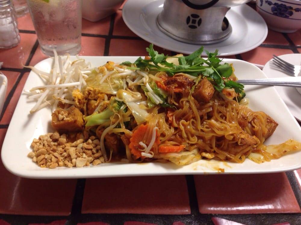 Chanpen Thai Cusine | restaurant | 2727 E Broadway Rd, Phoenix, AZ 85040, USA | 6022763778 OR +1 602-276-3778