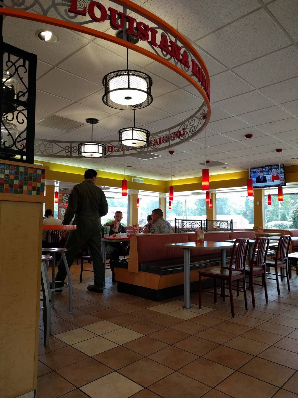 Popeyes Louisiana Kitchen | restaurant | 8817 Woodyard Rd, Clinton, MD 20735, USA | 3018563390 OR +1 301-856-3390