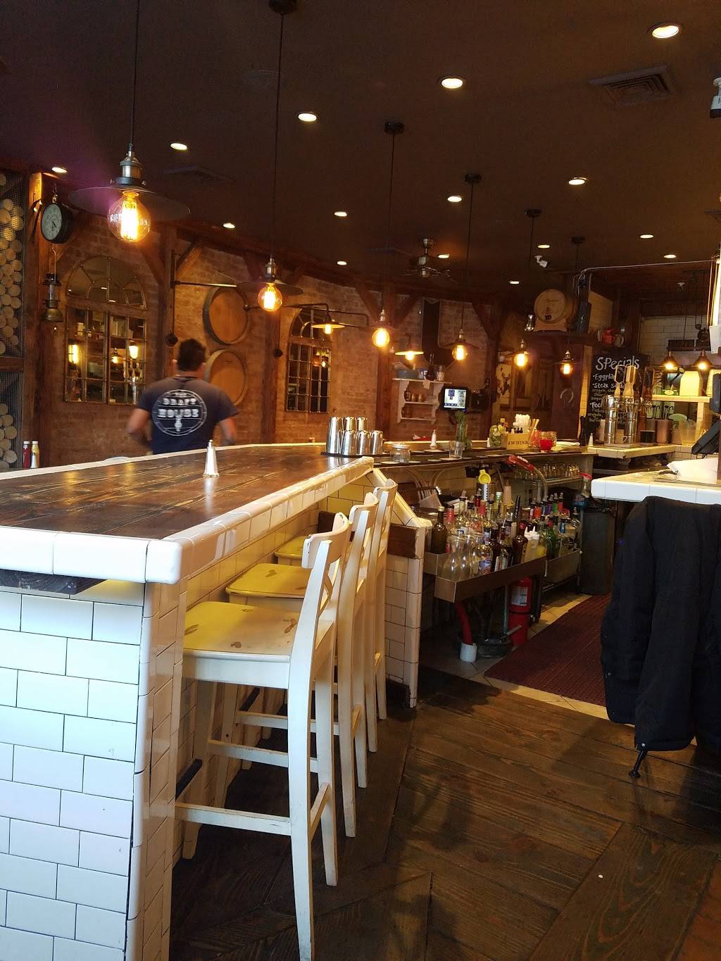 The Draft House | restaurant | 3473 Broadway, New York, NY 10031, USA | 6465900554 OR +1 646-590-0554