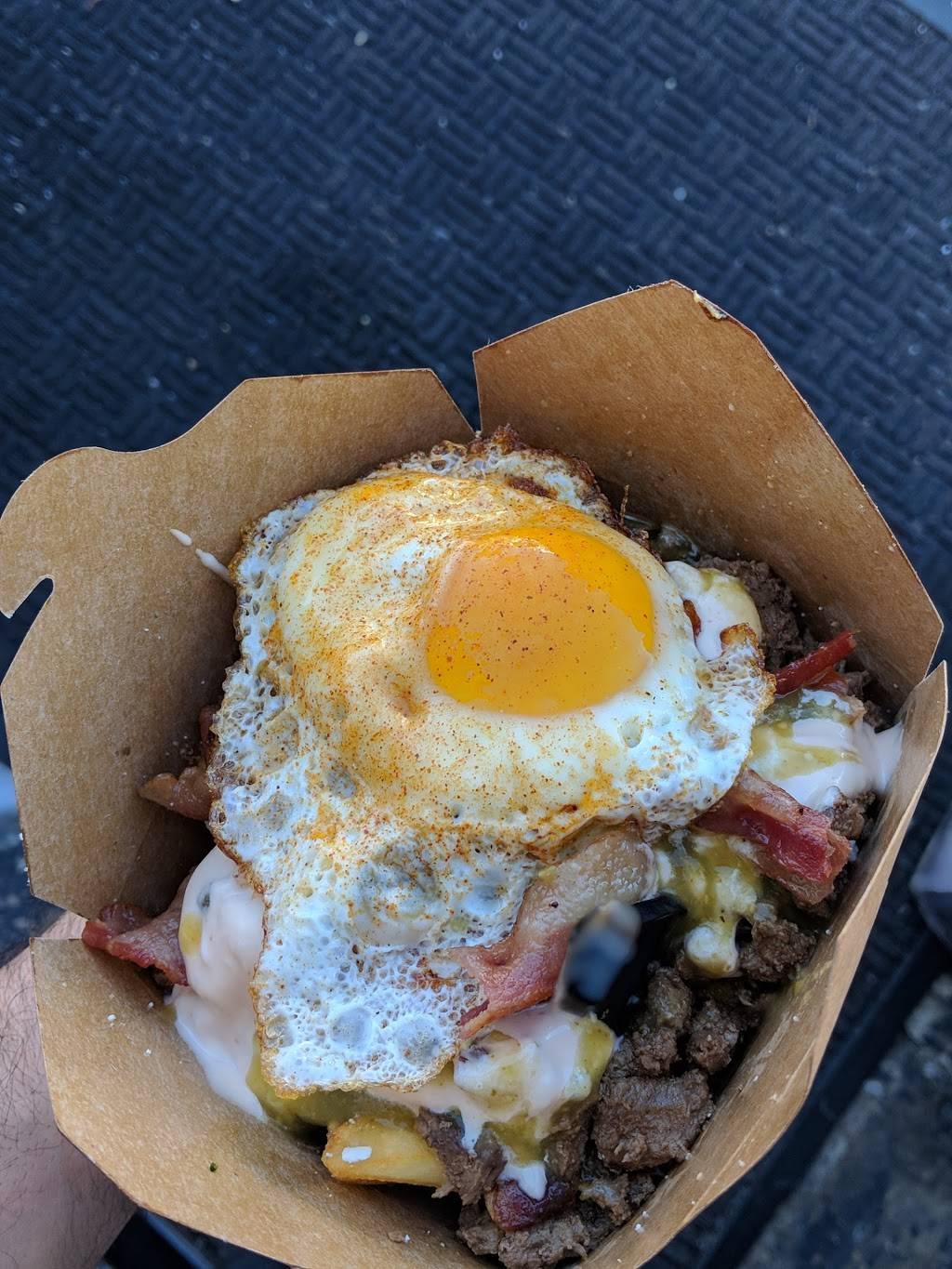 The Great White Hut | restaurant | 121 W California Ave, Glendale, CA 91203, USA | 8182435619 OR +1 818-243-5619