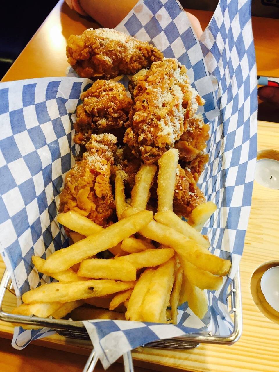 DM Chicken | restaurant | 3250, Midland Ave, Scarborough, ON M1V 0C7, Canada | 4165466035 OR +1 416-546-6035