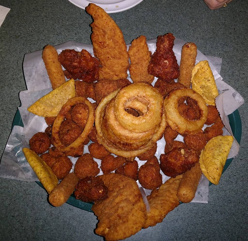 SandBaggers Sports Bar and Grill | restaurant | 25615 Van Dyke Ave, Center Line, MI 48015, USA | 5867595900 OR +1 586-759-5900