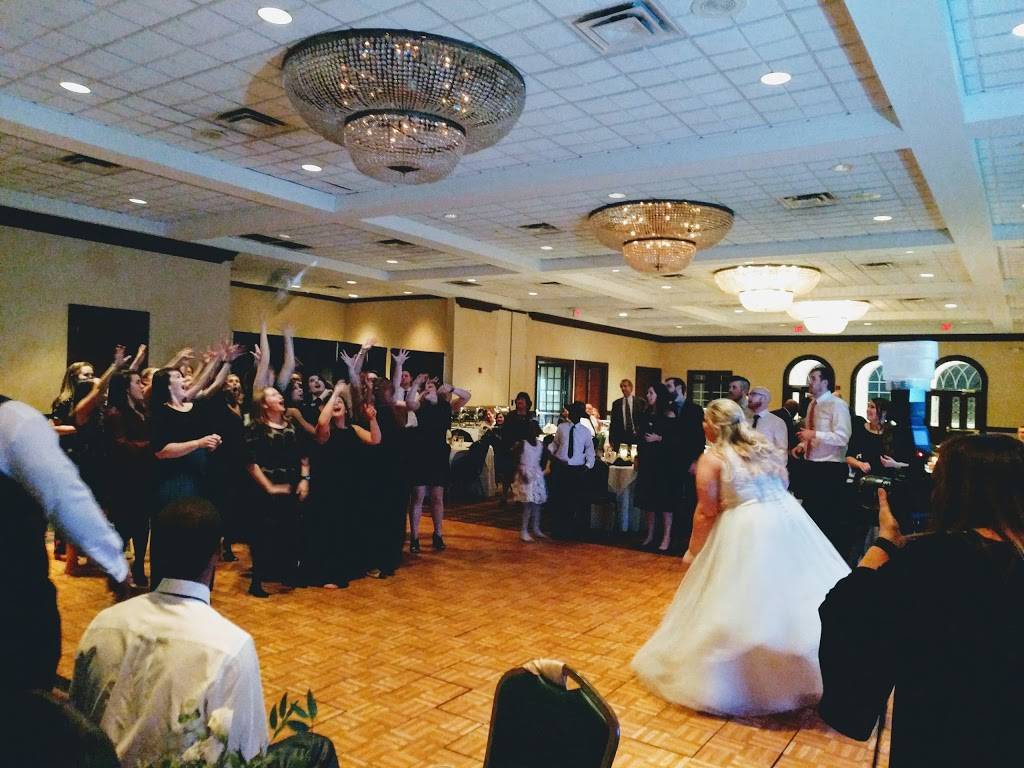 Wilmington Island Club | restaurant | 501 Wilmington Island Rd, Savannah, GA 31410, USA | 9128971615 OR +1 912-897-1615