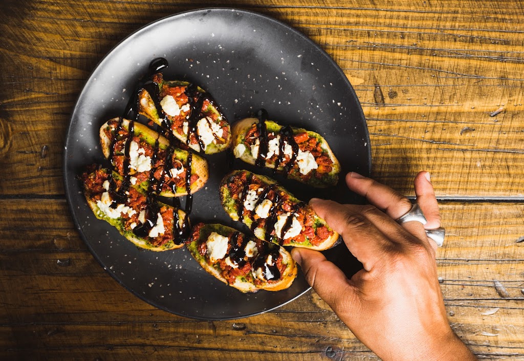 Rhino Bar | restaurant | 5615 N Illinois St, Indianapolis, IN 46208, USA | 3177372056 OR +1 317-737-2056