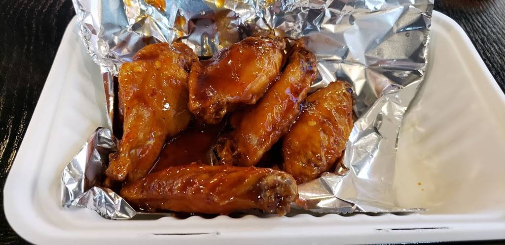 Atomic Wings | restaurant | 250-36 Jericho Turnpike, Floral Park, NY 11001, USA | 5167757521 OR +1 516-775-7521