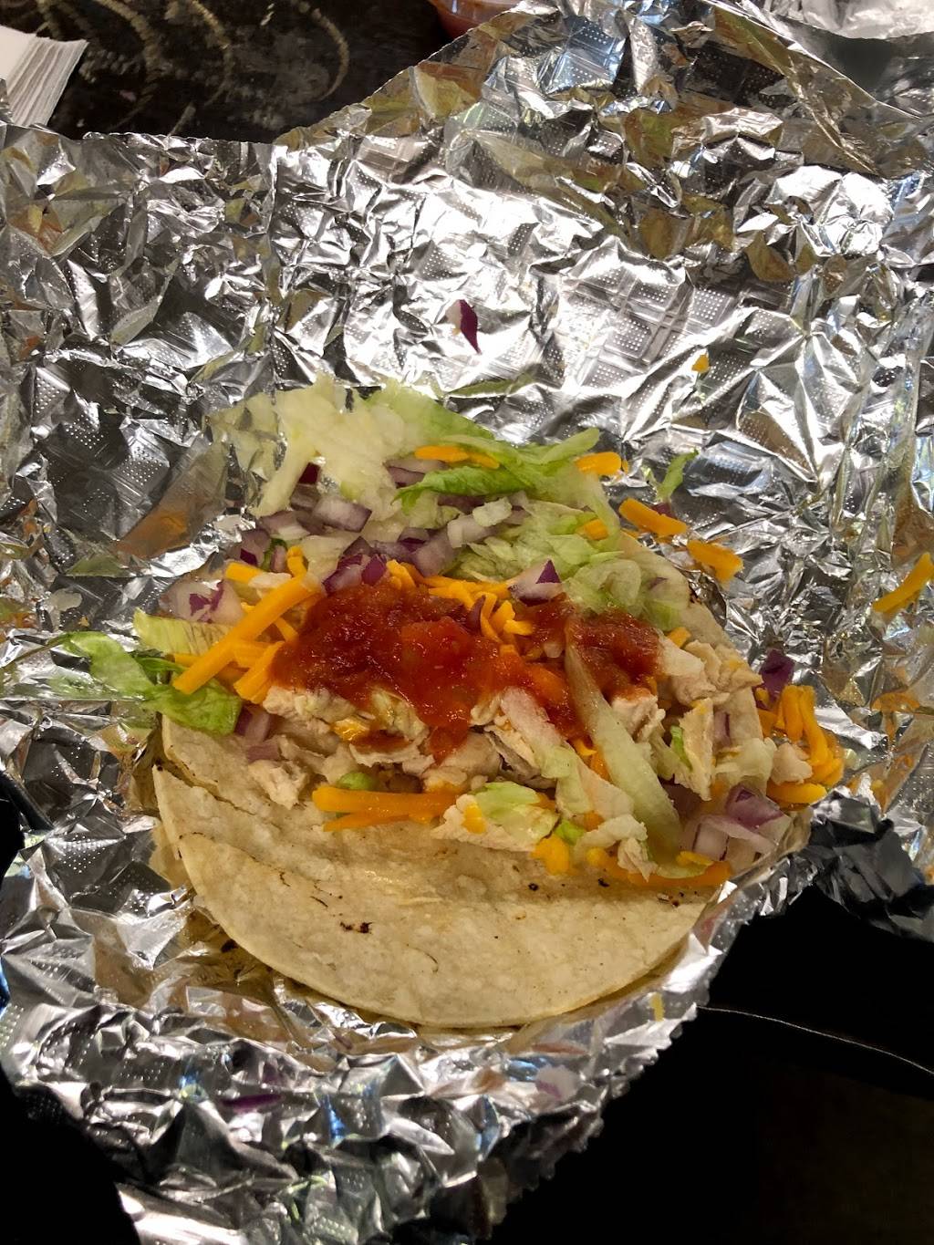 Burrito Giant | restaurant | 4501 W 38th Ave, Denver, CO 80212, USA | 3034770047 OR +1 303-477-0047