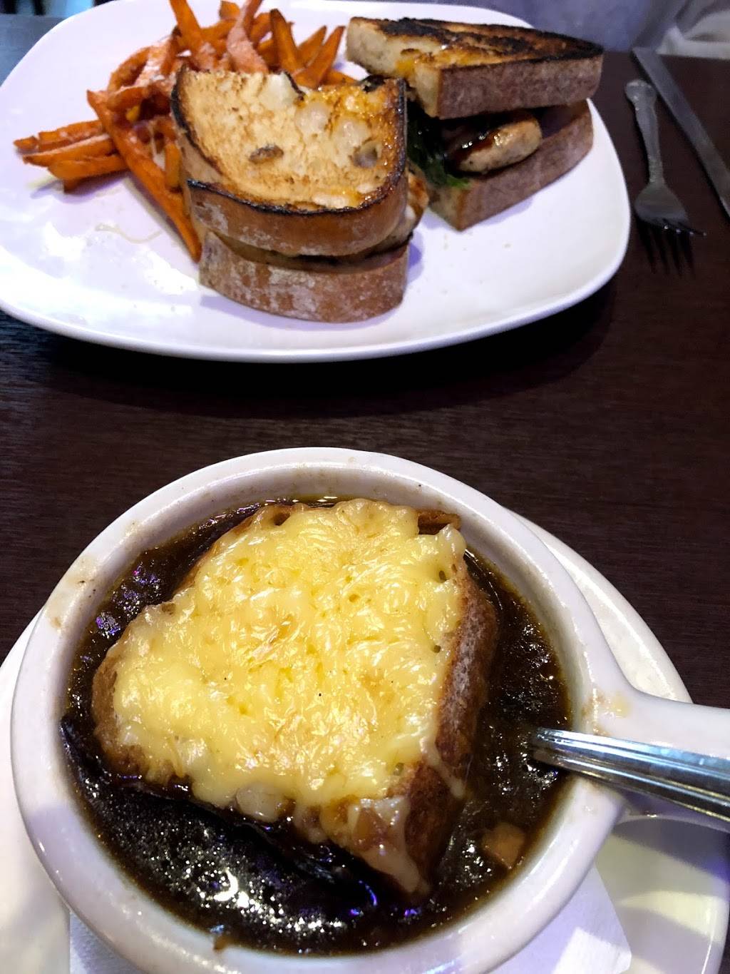 Red Brick Tavern | restaurant | 119 Simonton St, Conroe, TX 77301, USA | 9365392000 OR +1 936-539-2000