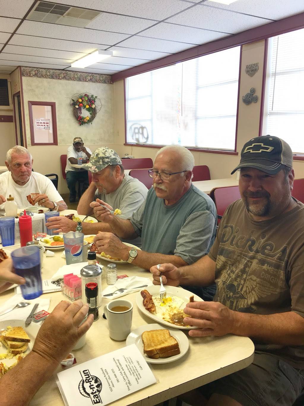 Eat N Run | restaurant | 1323 Kenmore Blvd, Akron, OH 44314, USA | 3308483212 OR +1 330-848-3212