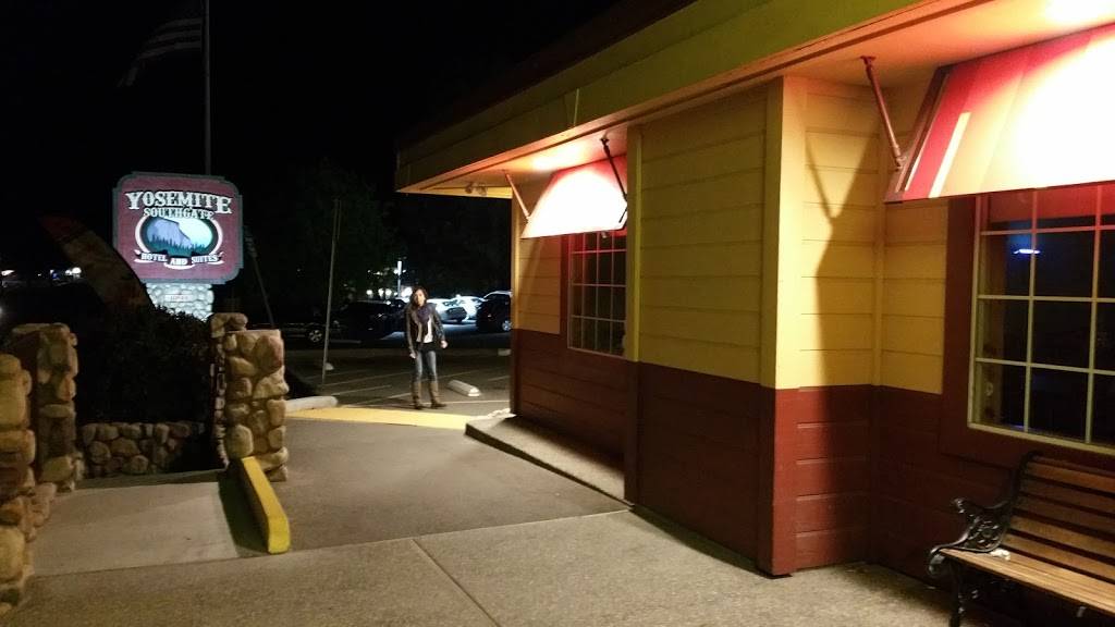 Dennys | restaurant | 40650 CA-41, Oakhurst, CA 93644, USA | 5596832000 OR +1 559-683-2000