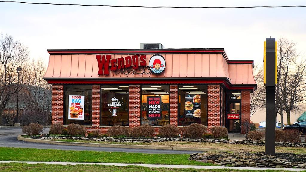 Wendys | restaurant | 5244 Main St, Williamsville, NY 14221, USA | 7166263397 OR +1 716-626-3397