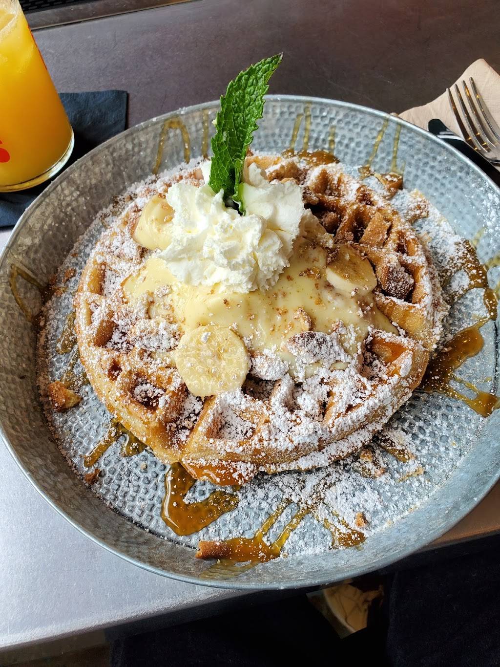 Hot Chick | restaurant | 7th N 17th St, Richmond, VA 23219, USA | 8045969988 OR +1 804-596-9988