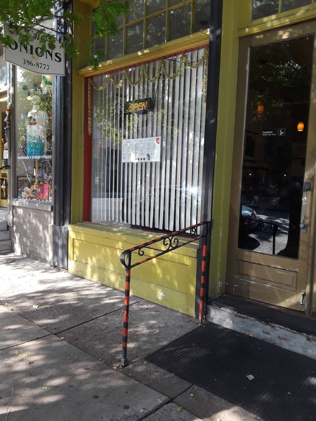 Onions Cafe | restaurant | 340 N Queen St, Lancaster, PA 17603, USA | 7173968777 OR +1 717-396-8777