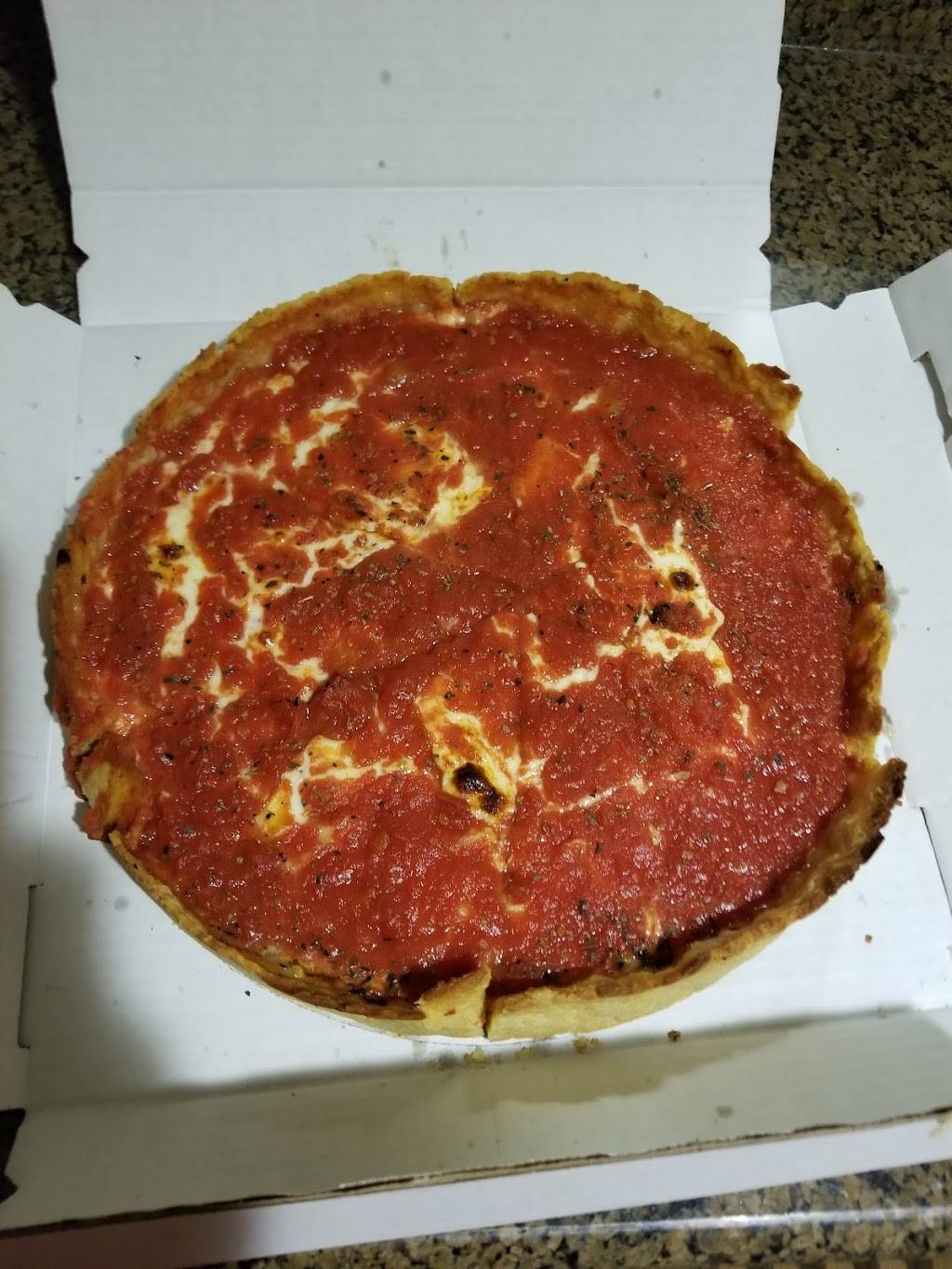 Pizanos Pizza & Pasta | restaurant | 800 N Dearborn St, Chicago, IL 60610, USA | 3123358833 OR +1 312-335-8833