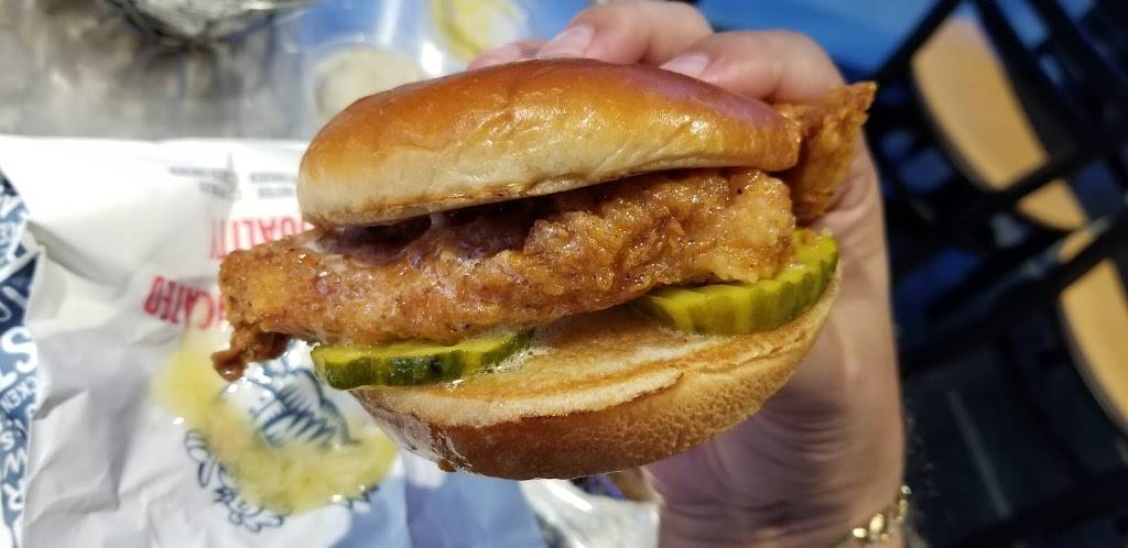 PDQ | restaurant | 14000 S John Young Pkwy, Orlando, FL 32837, USA | 4074420879 OR +1 407-442-0879