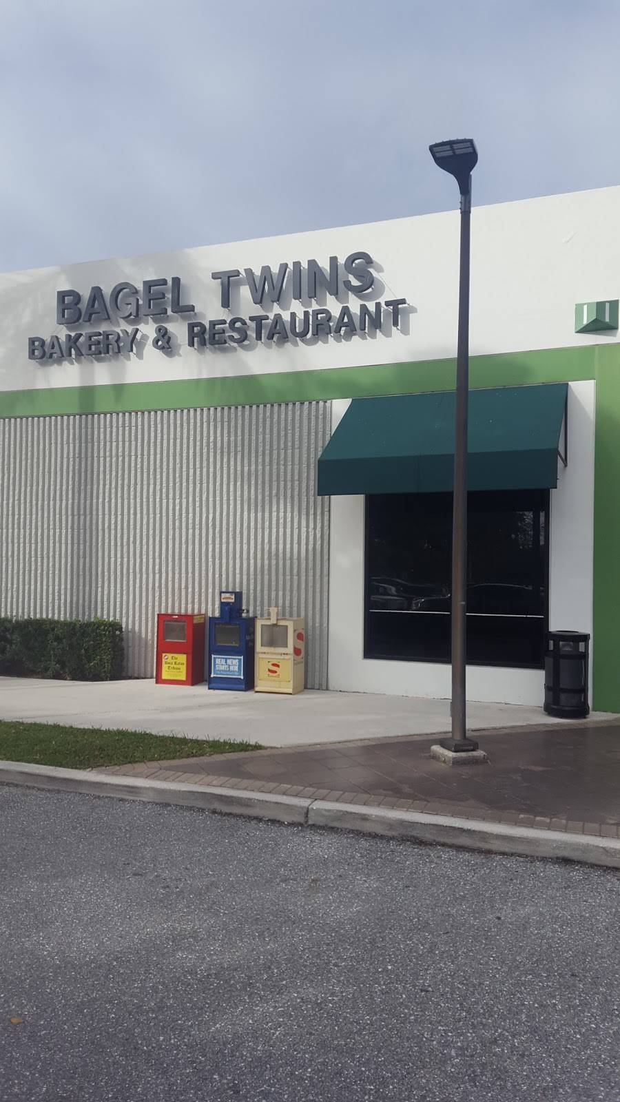 Bagel Twins | bakery | 5130 Linton Blvd, Delray Beach, FL 33484, USA | 5614991925 OR +1 561-499-1925