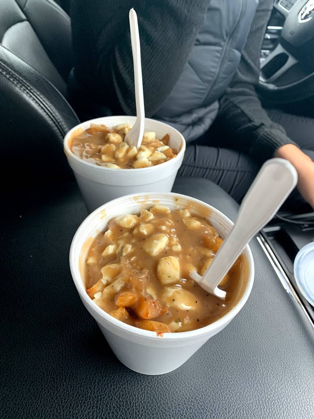 Chez Bob Pataterie | restaurant | 1180 Rue Saint-Louis, Gatineau, QC J8T 2L8, Canada | 8195610886 OR +1 819-561-0886