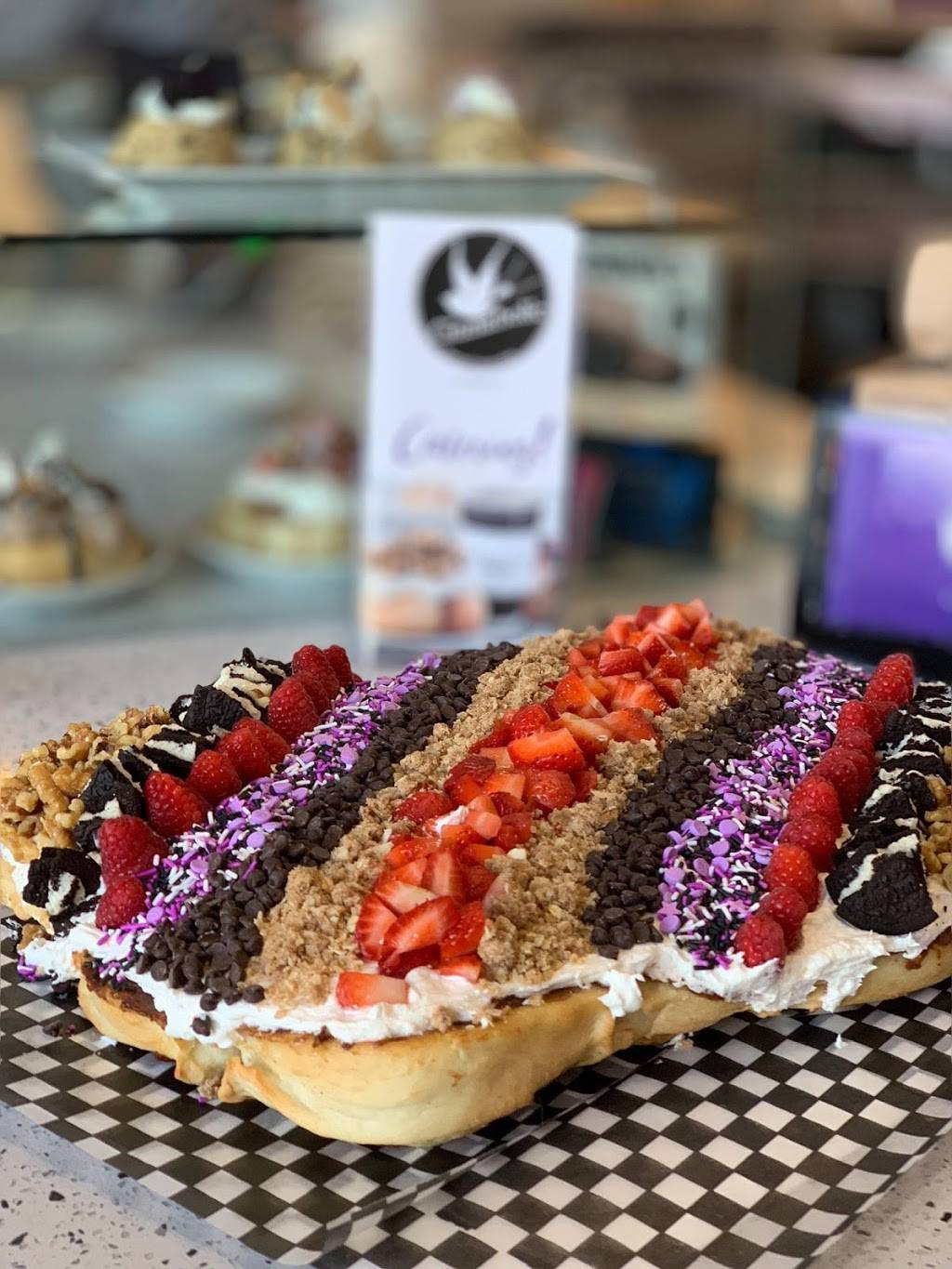 Cinnaholic | bakery | 2423 Park Avenue, The District, Tustin, CA 92782, USA | 7147098655 OR +1 714-709-8655