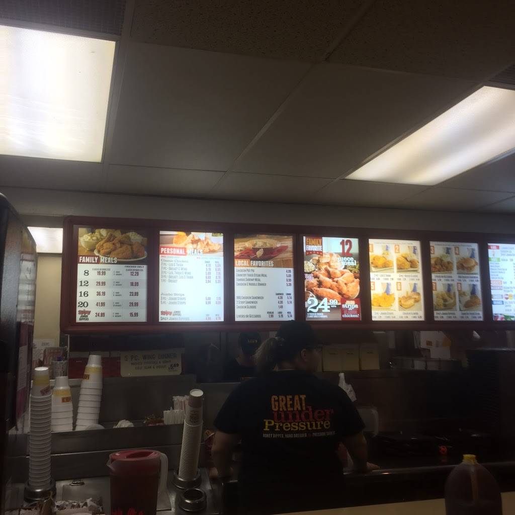 Lees Famous Recipe Chicken | restaurant | 800 Charleston Ave, Mattoon, IL 61938, USA | 2172353731 OR +1 217-235-3731