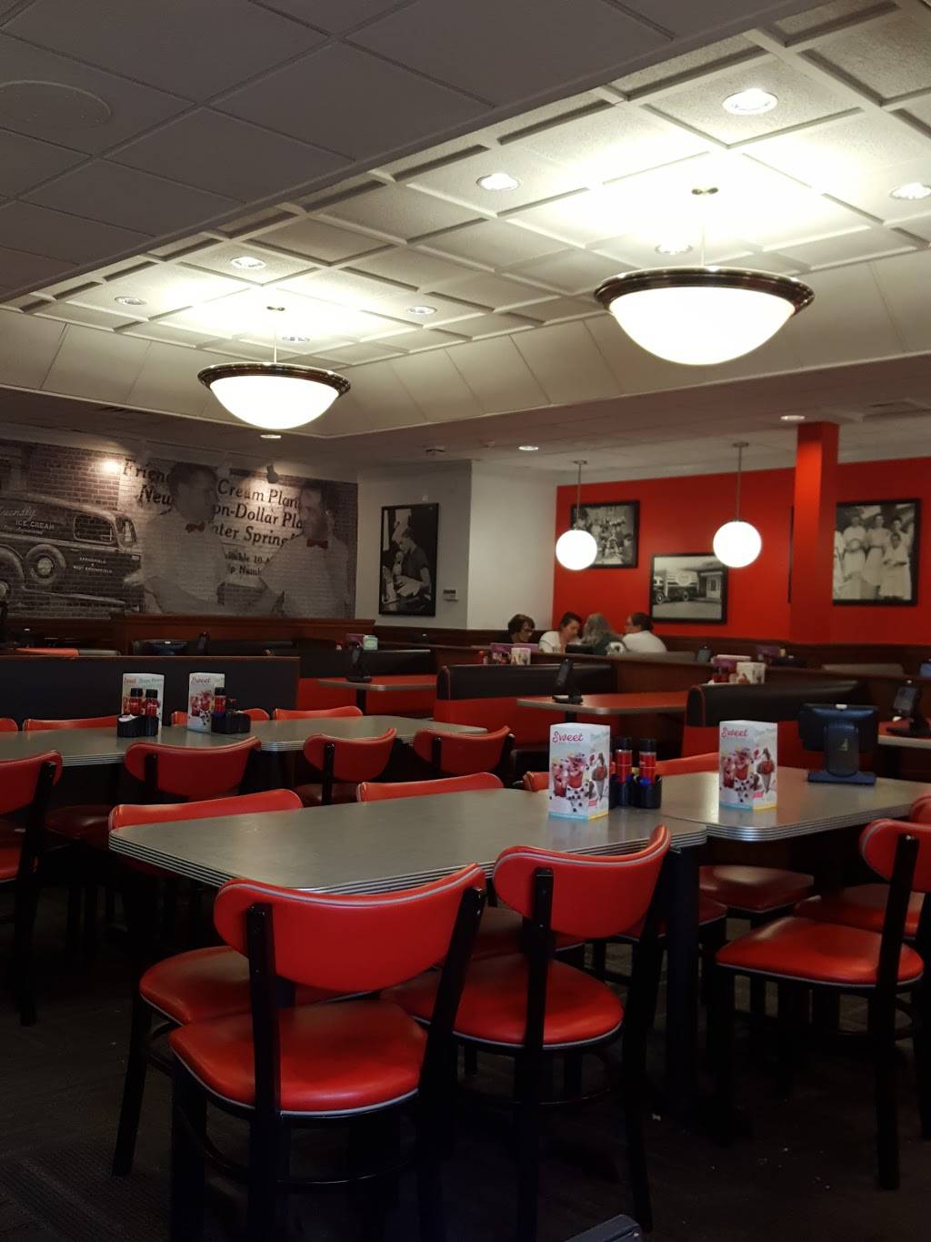 Friendlys | restaurant | 748 Grand Army of the Republic Hwy, Swansea, MA 02777, USA | 5086769694 OR +1 508-676-9694