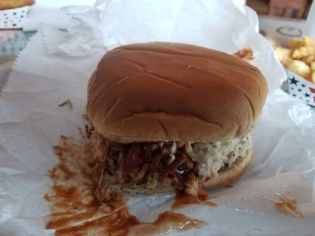 The SauceD Pig | restaurant | 2955 Cleveland Hwy, Dalton, GA 30720, USA | 7065295755 OR +1 706-529-5755