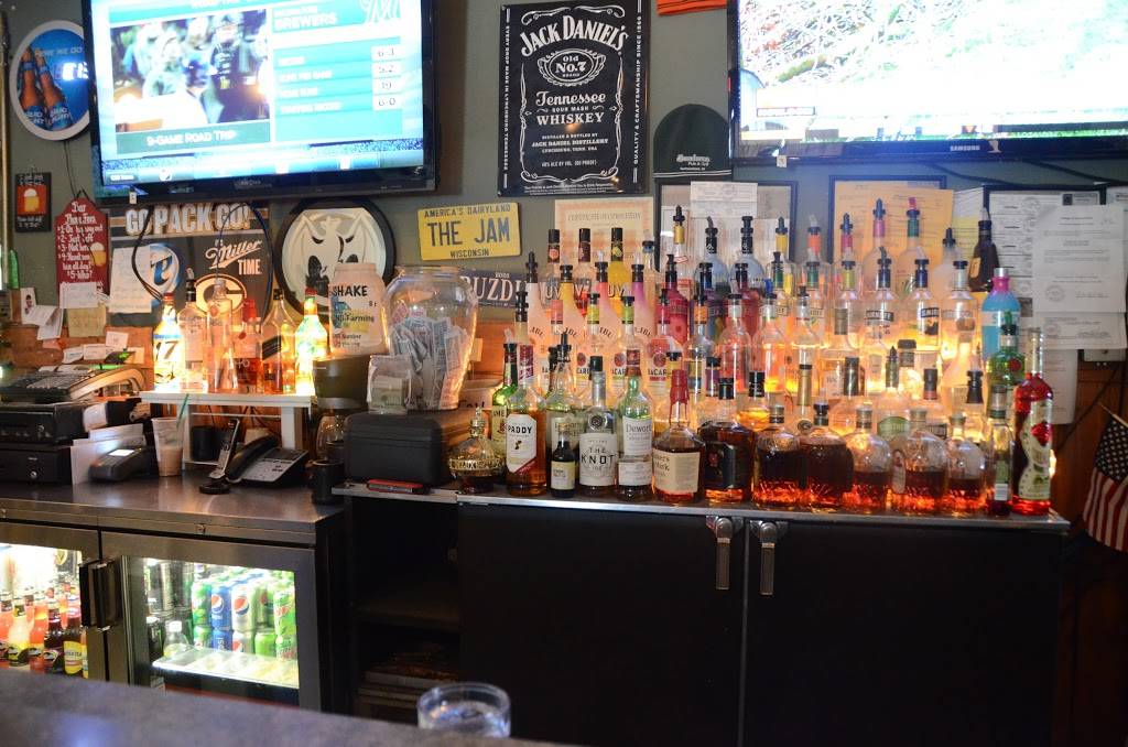 Buzdums Pub | restaurant | W188N10515 Maple Rd, Germantown, WI 53022, USA | 2622514727 OR +1 262-251-4727