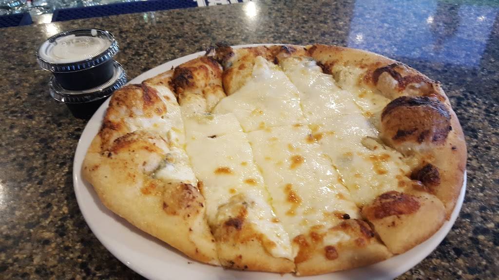 McDuffs Bar and Grille | restaurant | 105 E Superior St, Wayland, MI 49348, USA | 2697922257 OR +1 269-792-2257