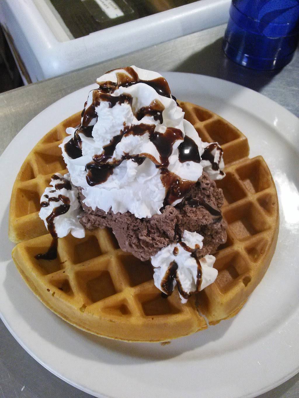 Queen City Family Restaurant | restaurant | 100 Lancaster Ave, Reading, PA 19611, USA | 6103761888 OR +1 610-376-1888