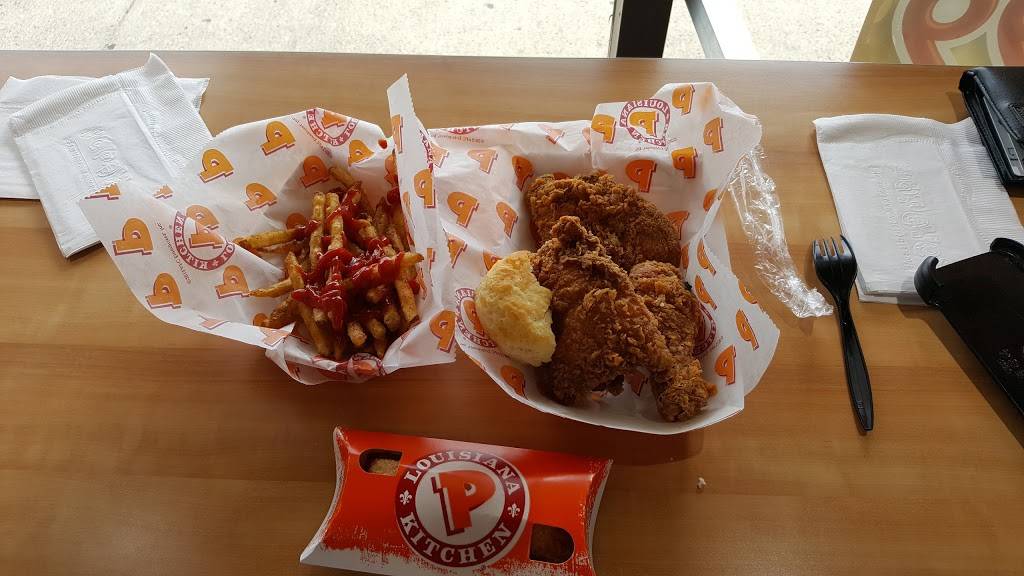 Popeyes Louisiana Kitchen | restaurant | 180 Sandalwood Pkwy E, Brampton, ON L6Z 4N5, Canada | 9054957575 OR +1 905-495-7575